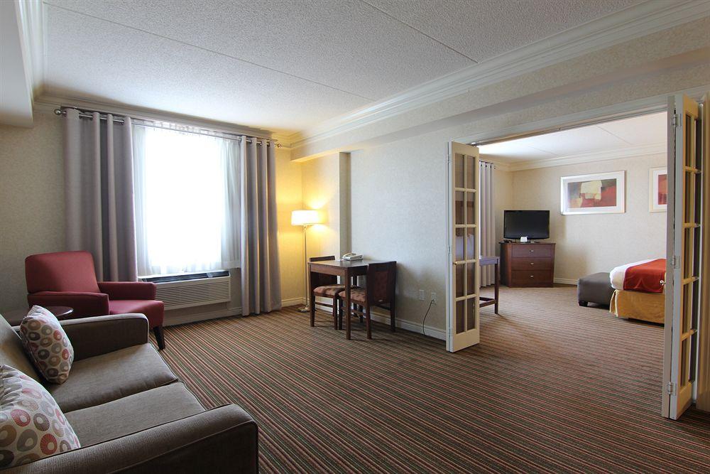 Holiday Inn Express Whitby Oshawa By Ihg Esterno foto