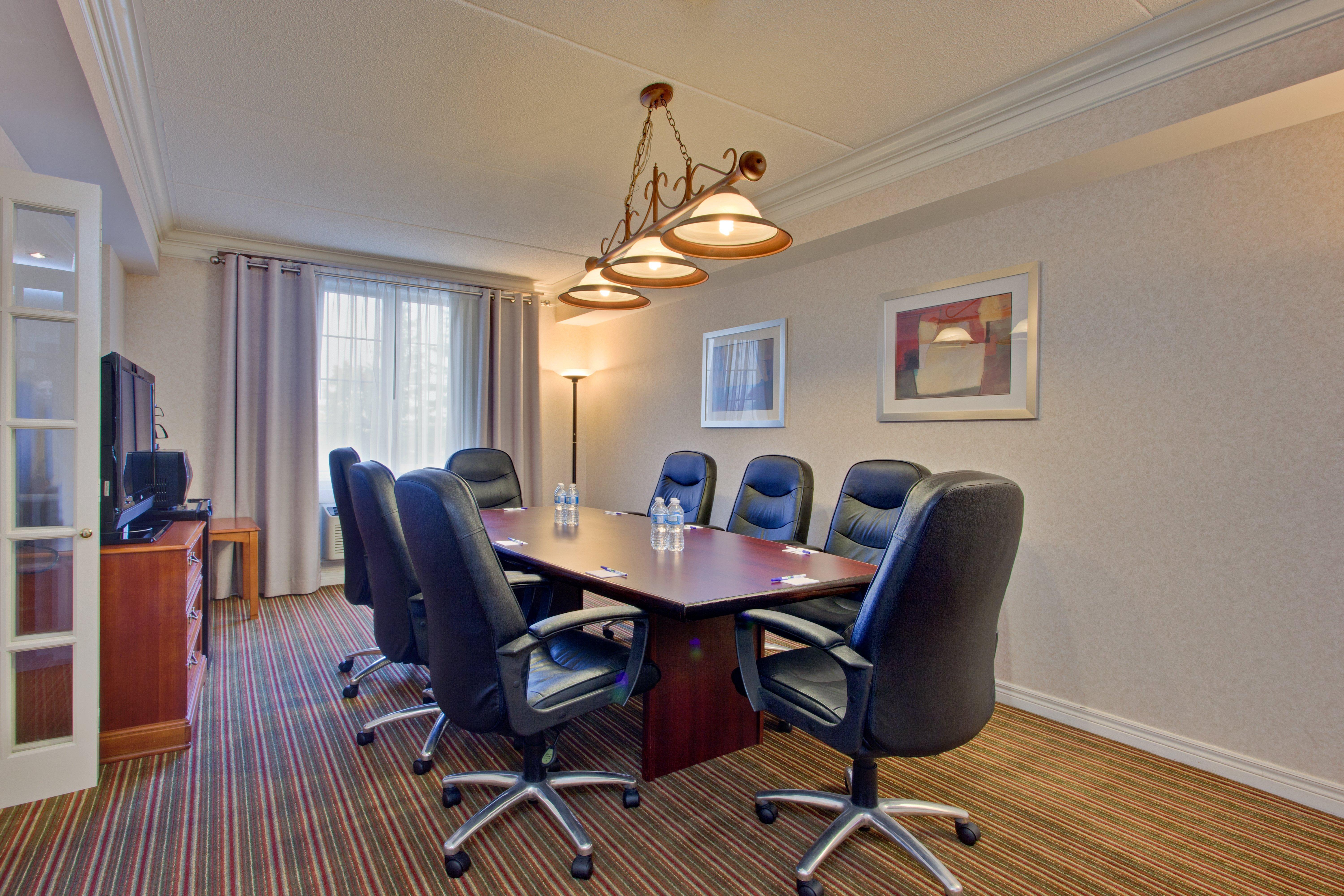 Holiday Inn Express Whitby Oshawa By Ihg Esterno foto