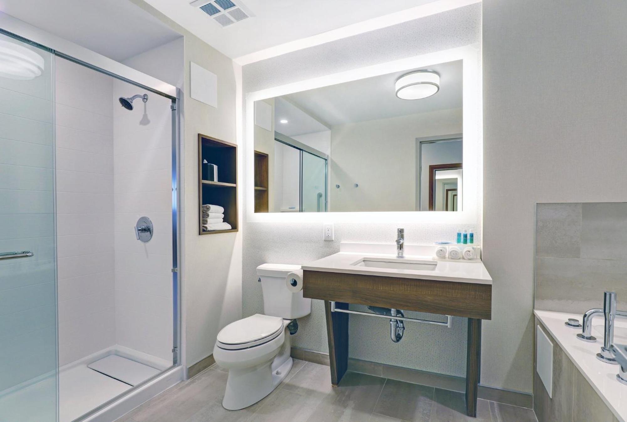 Holiday Inn Express Whitby Oshawa By Ihg Esterno foto