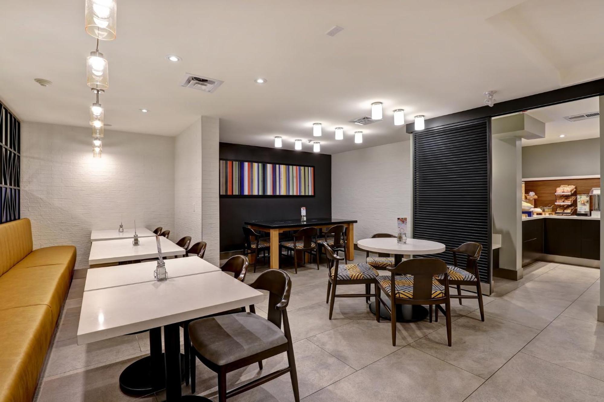 Holiday Inn Express Whitby Oshawa By Ihg Esterno foto