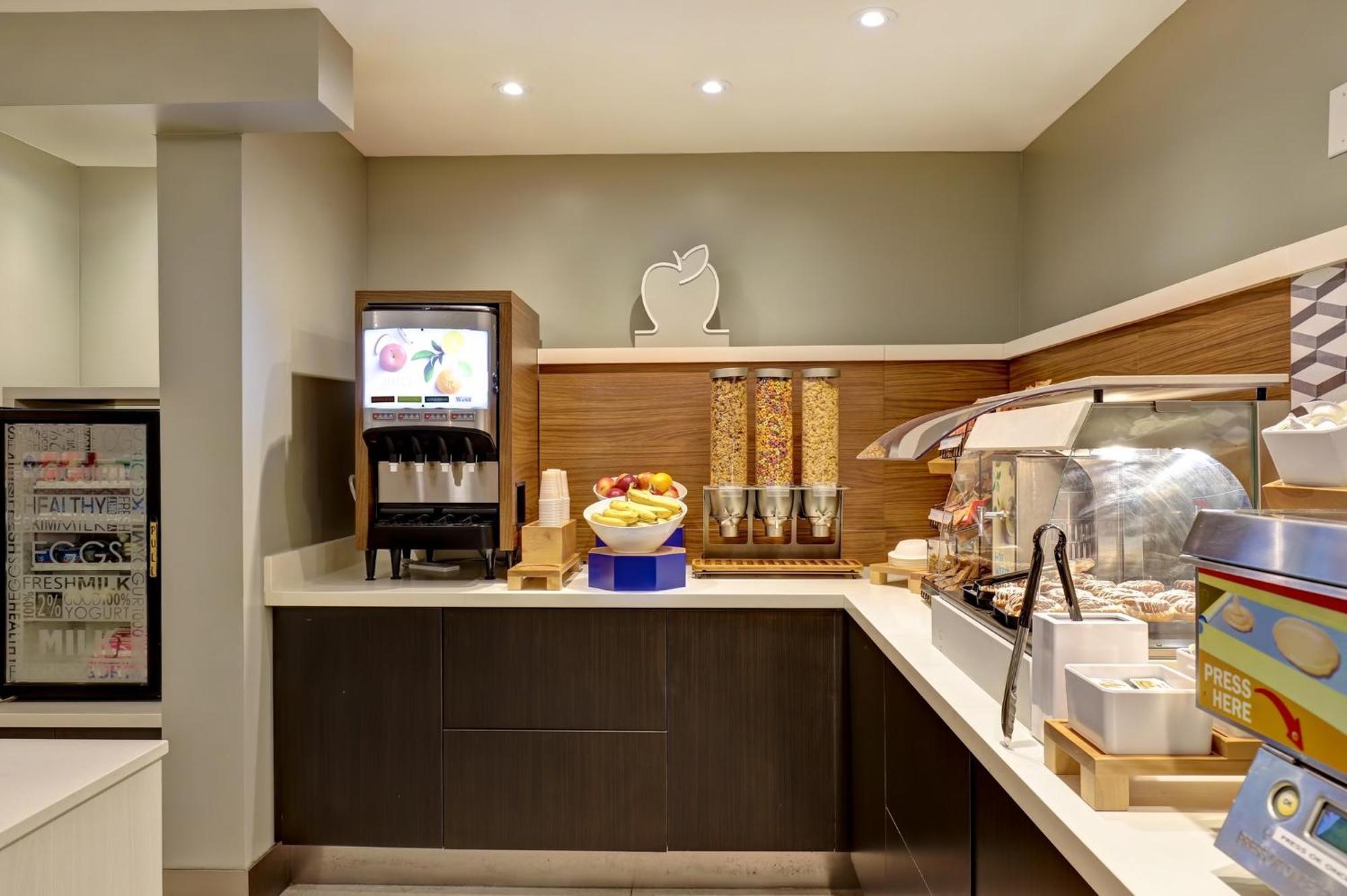 Holiday Inn Express Whitby Oshawa By Ihg Esterno foto