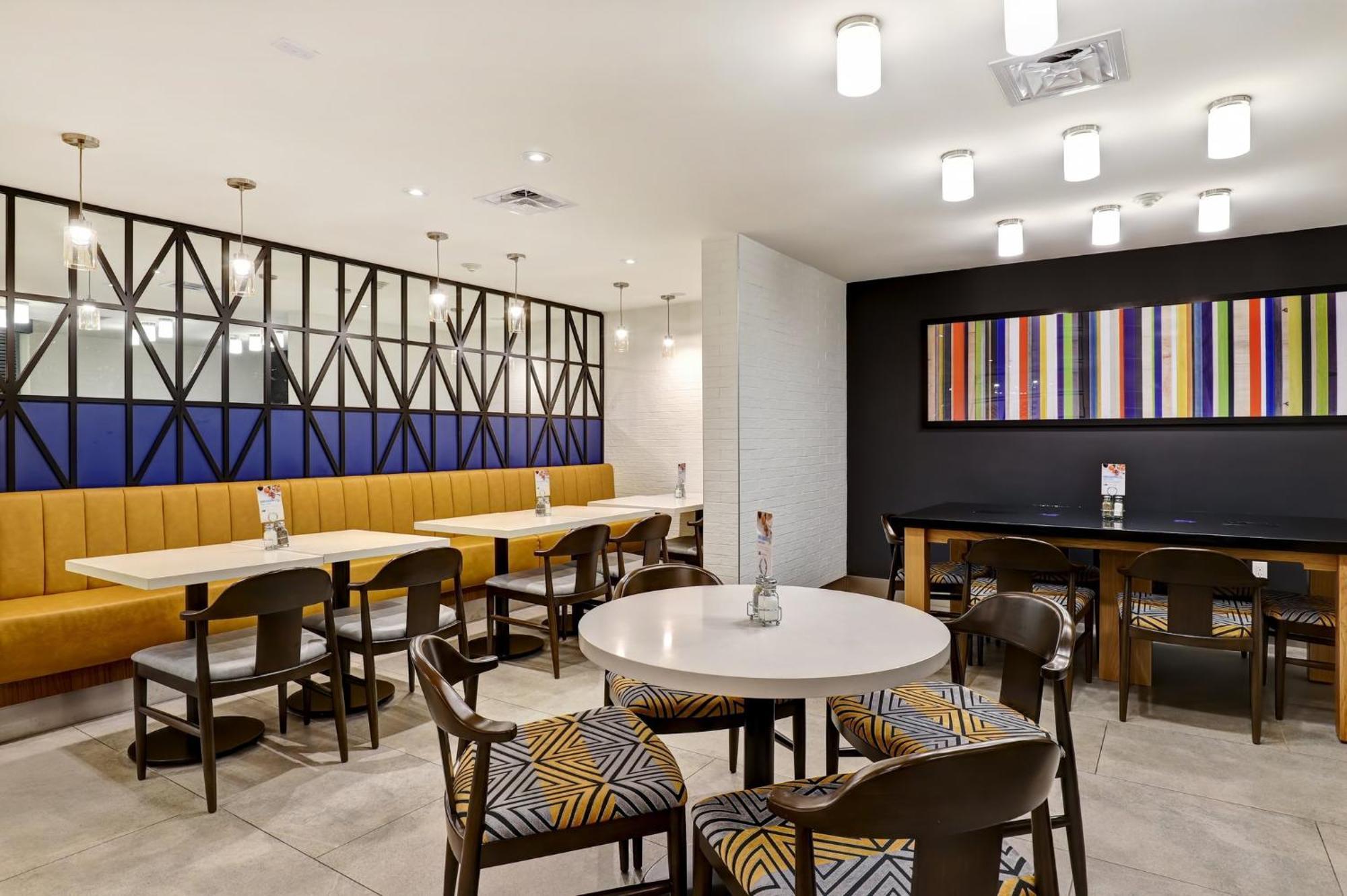 Holiday Inn Express Whitby Oshawa By Ihg Esterno foto