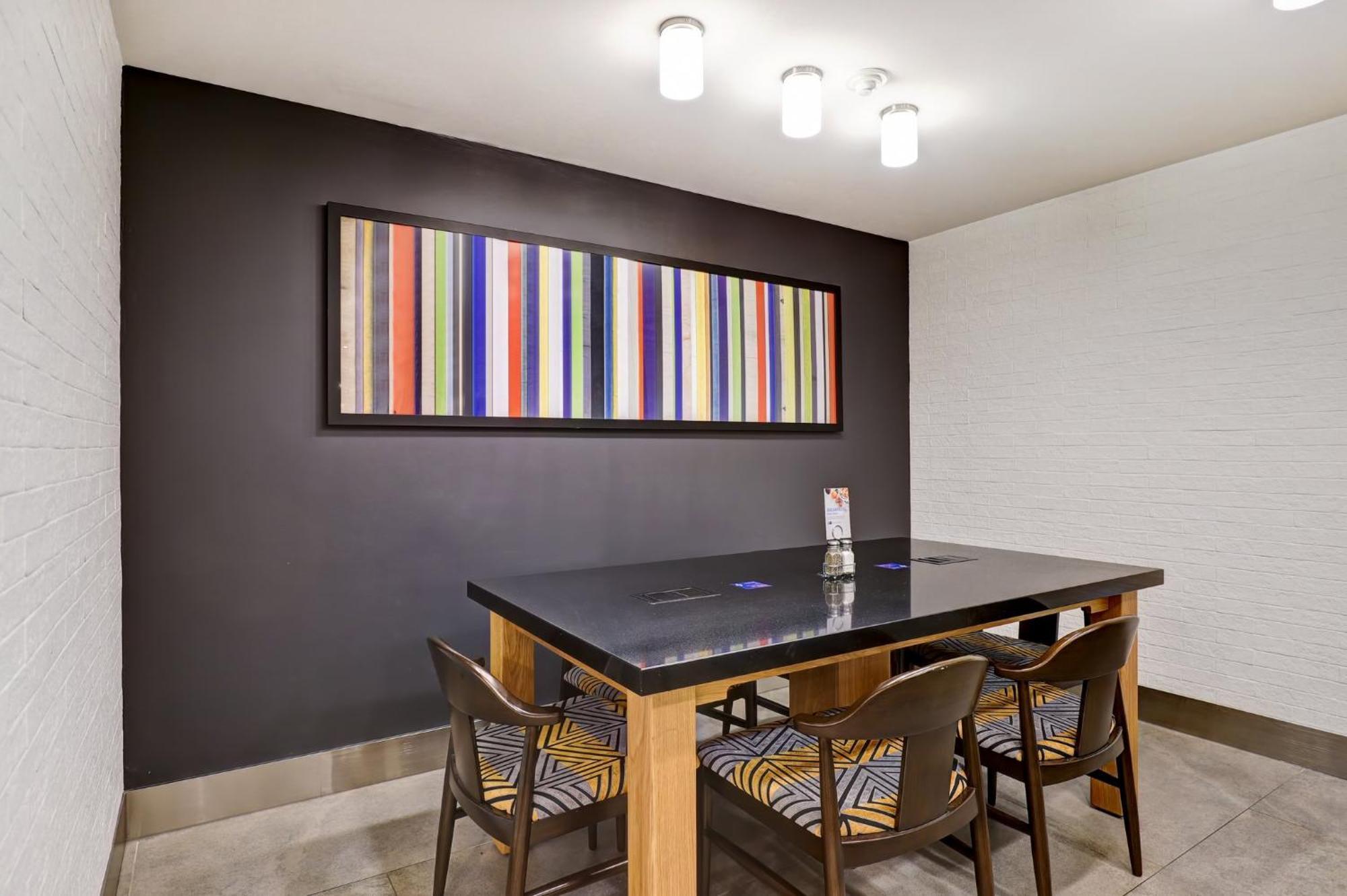 Holiday Inn Express Whitby Oshawa By Ihg Esterno foto