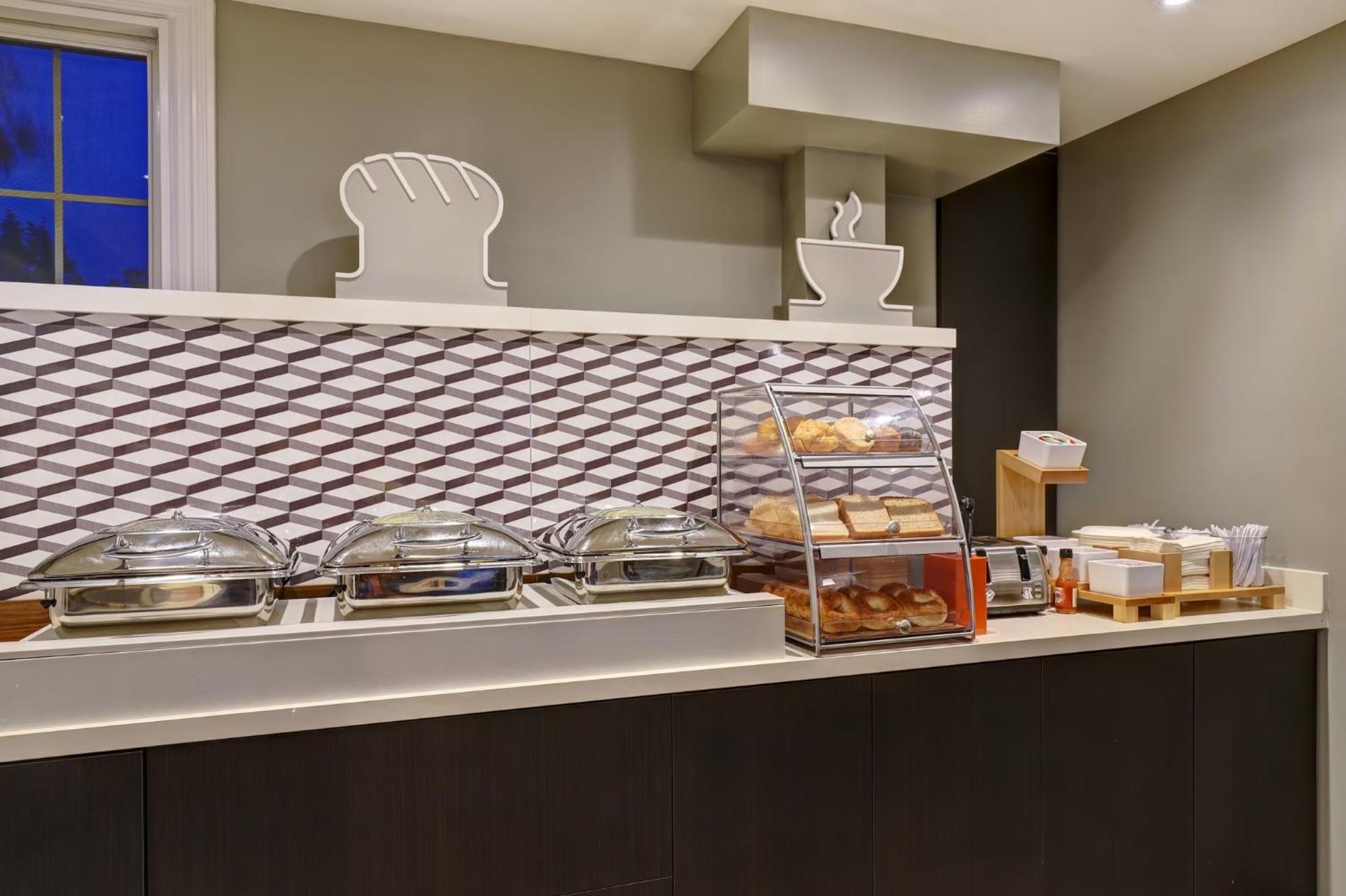 Holiday Inn Express Whitby Oshawa By Ihg Esterno foto