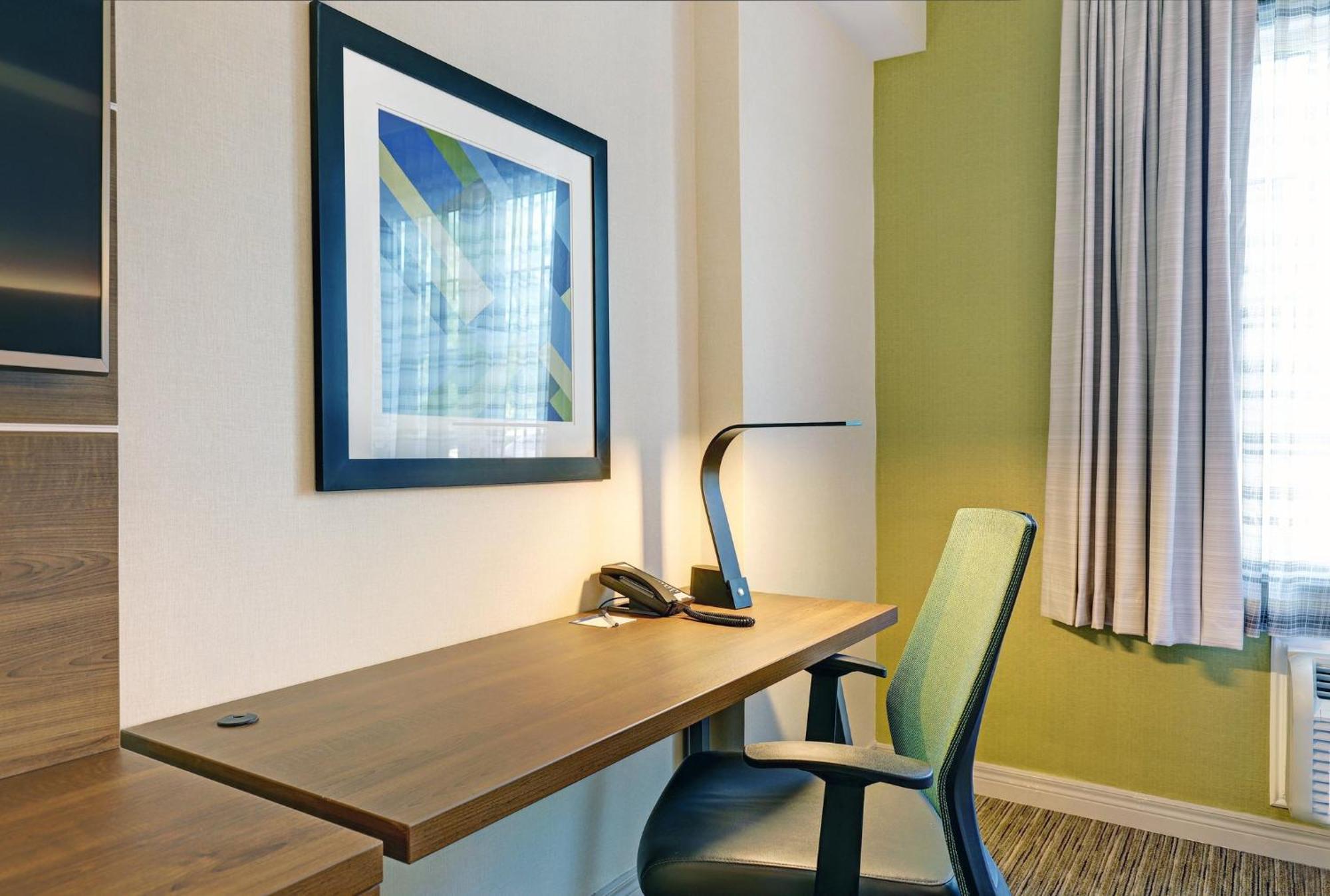 Holiday Inn Express Whitby Oshawa By Ihg Esterno foto