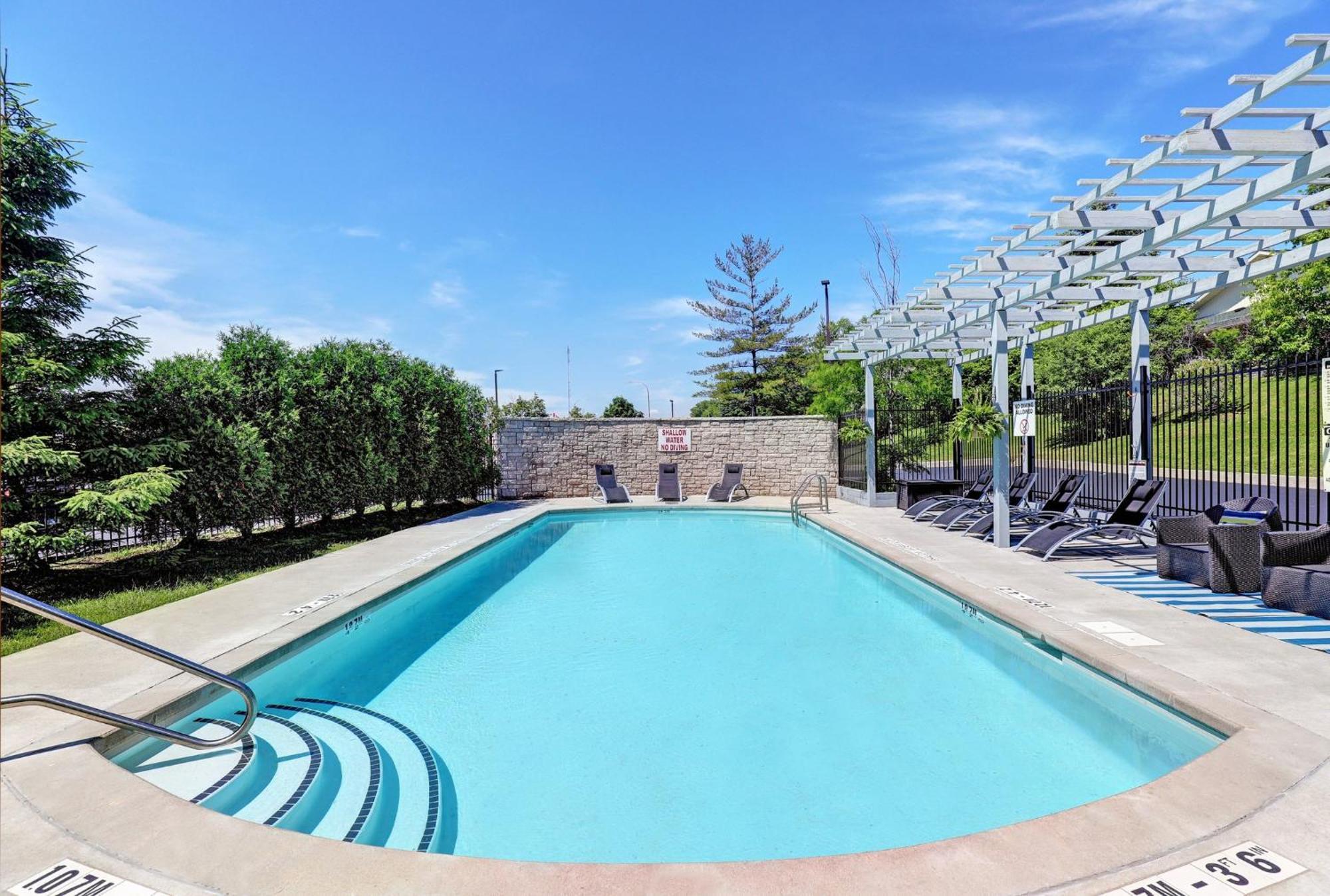Holiday Inn Express Whitby Oshawa By Ihg Esterno foto