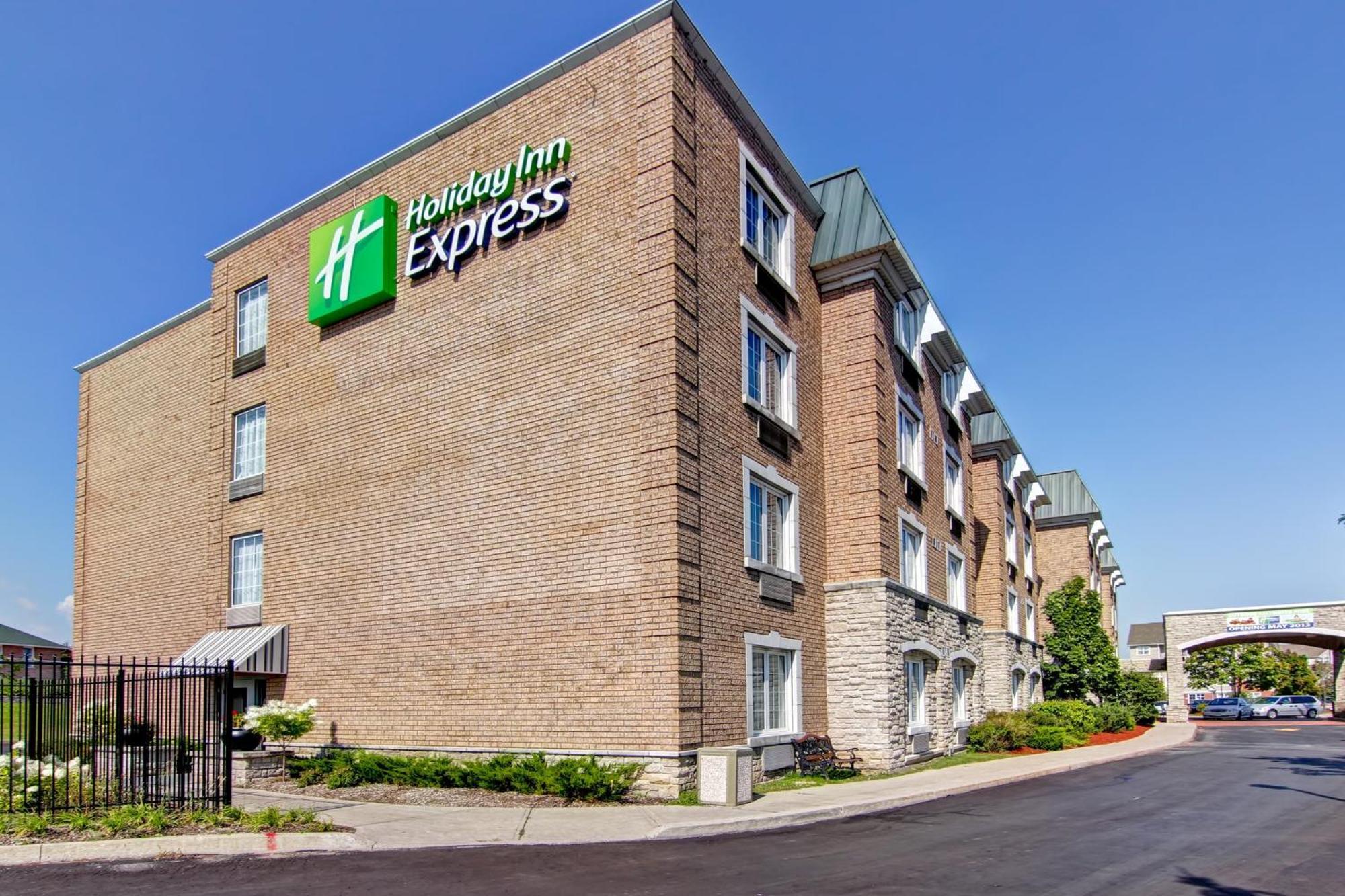 Holiday Inn Express Whitby Oshawa By Ihg Esterno foto