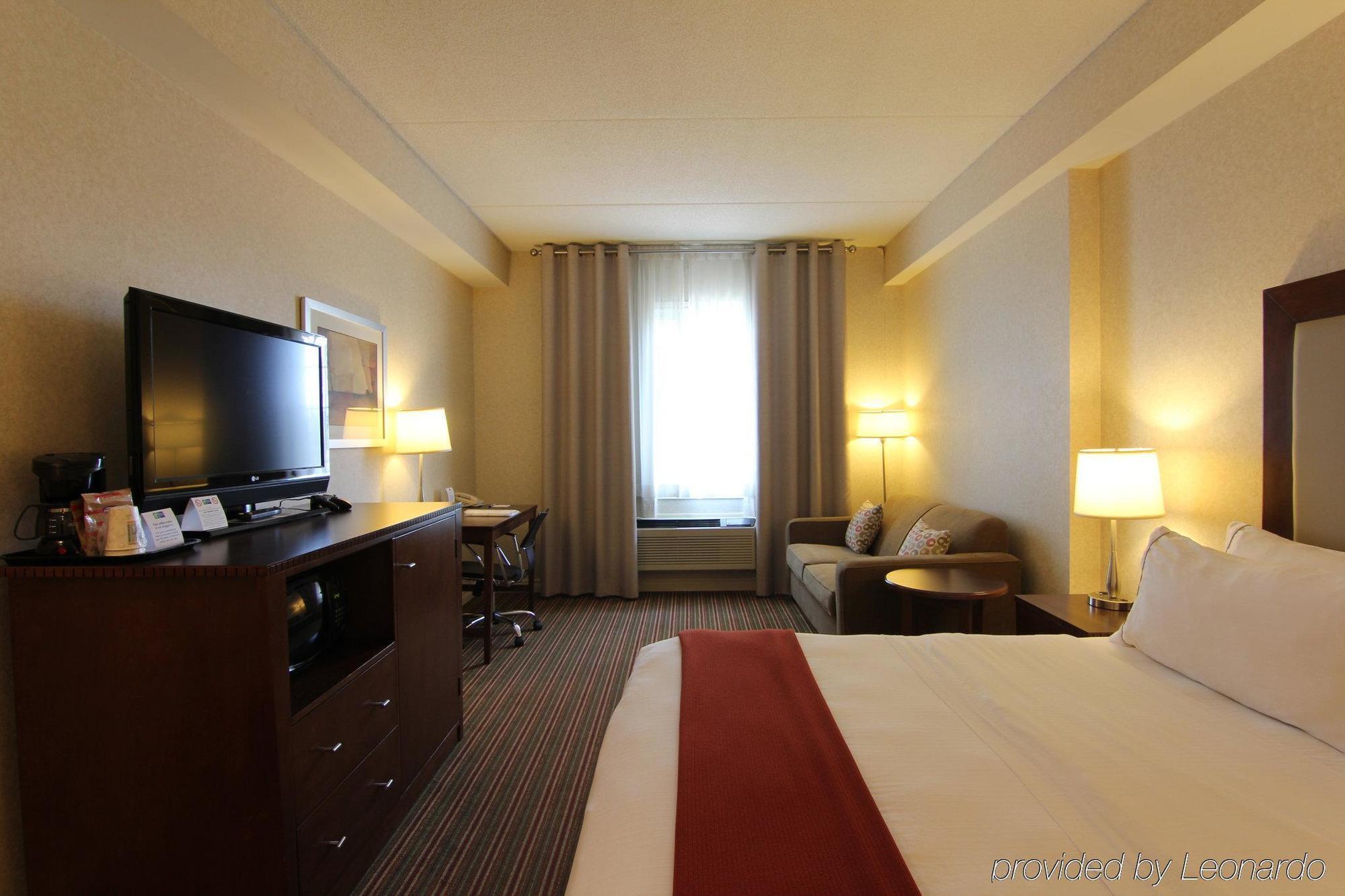 Holiday Inn Express Whitby Oshawa By Ihg Esterno foto