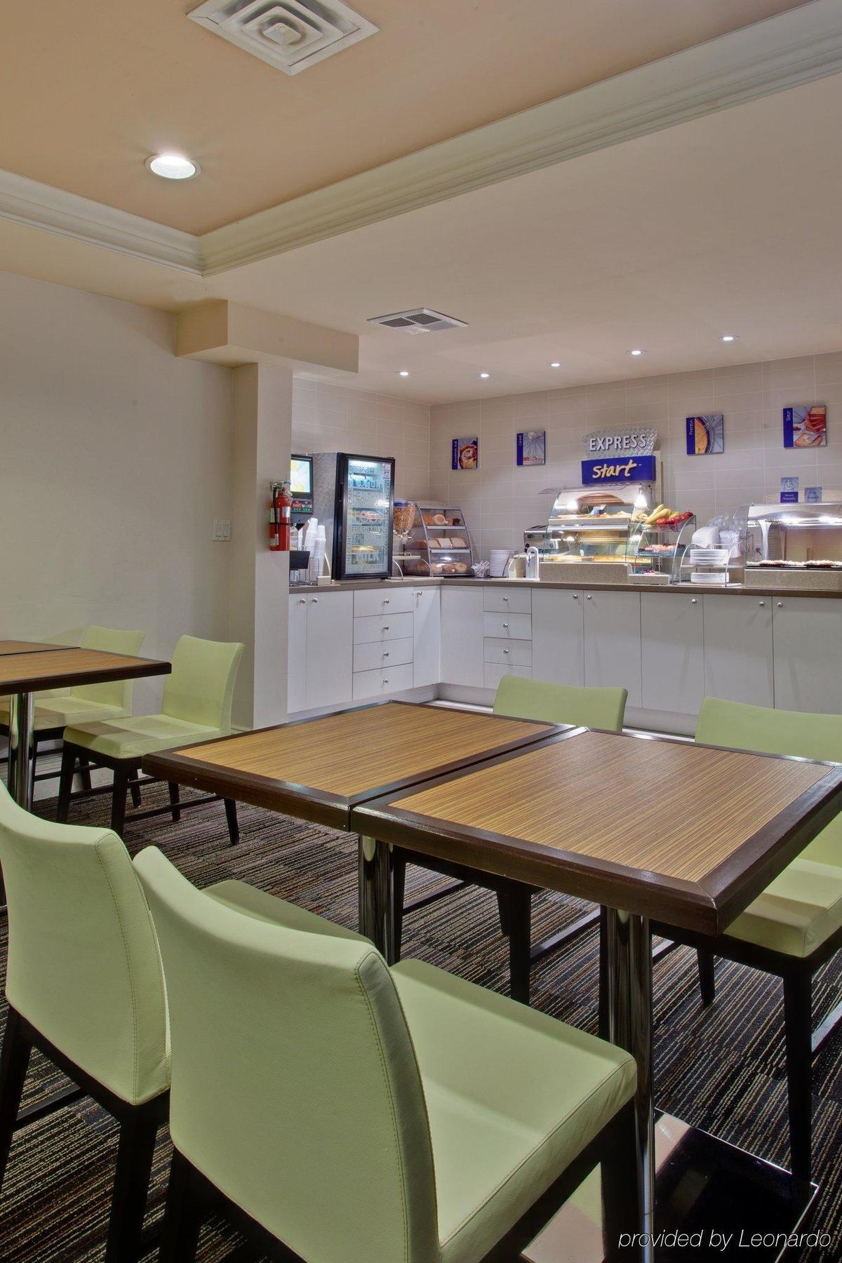 Holiday Inn Express Whitby Oshawa By Ihg Esterno foto