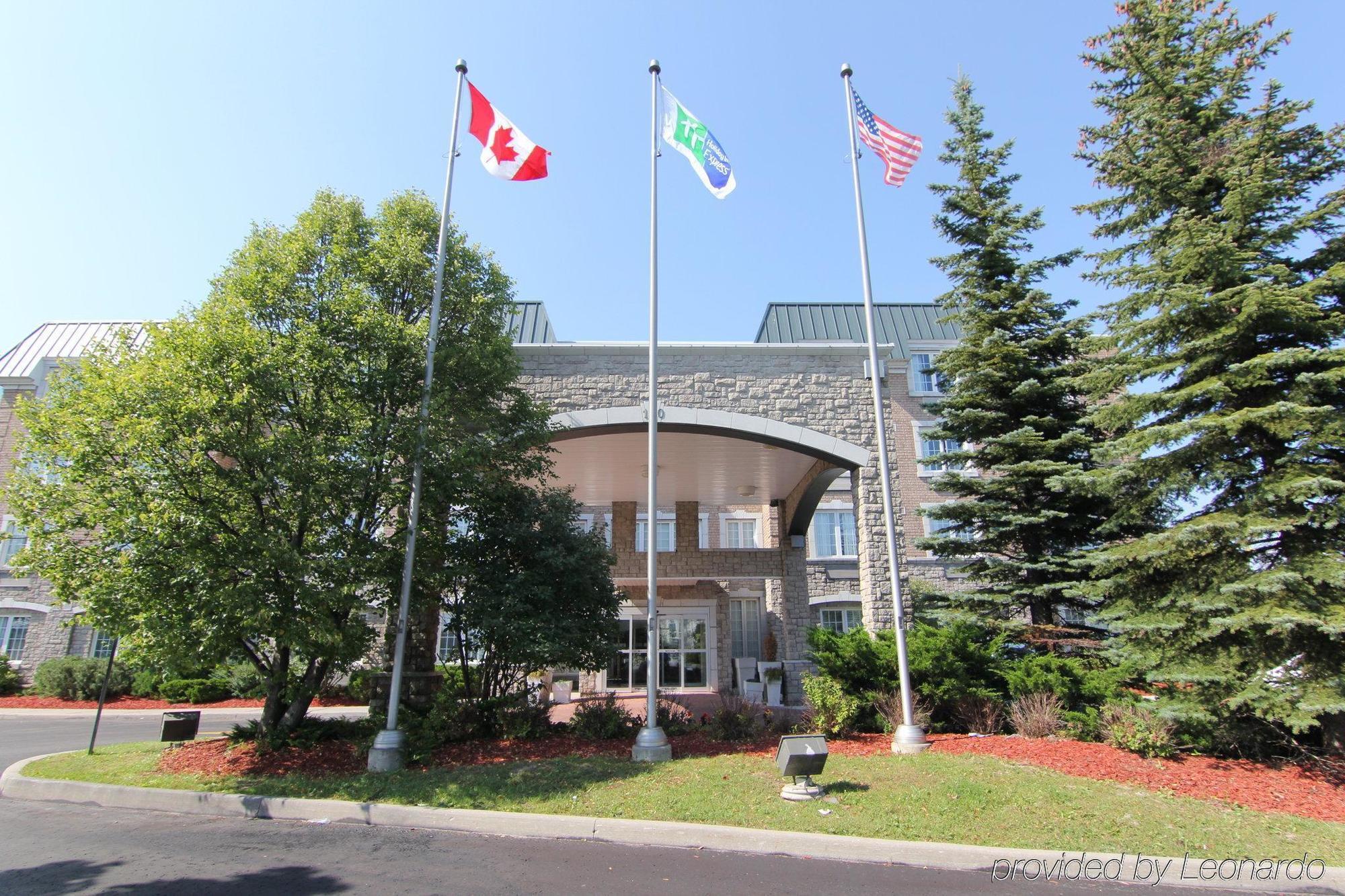 Holiday Inn Express Whitby Oshawa By Ihg Esterno foto