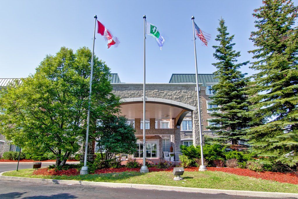 Holiday Inn Express Whitby Oshawa By Ihg Esterno foto